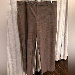 Old Navy Brown plaid Pants 18‎ short in great condition.